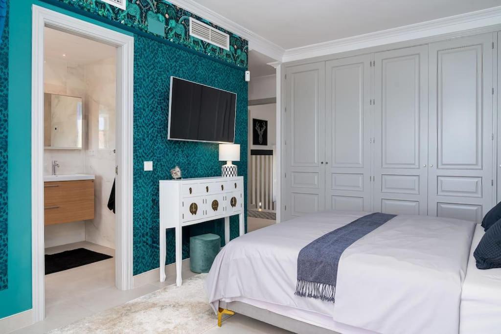 Luxurious 4br Designer Retreat In Holiday home *