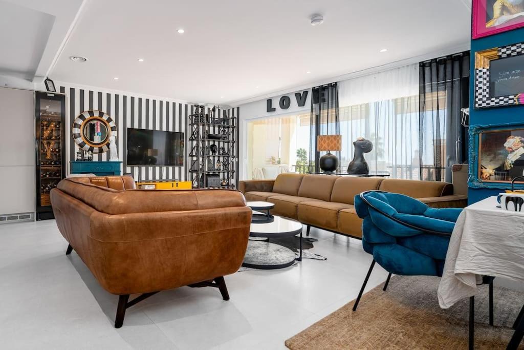 Holiday home Luxurious 4br Designer Retreat In *